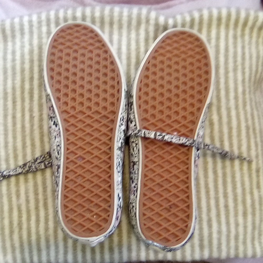 Vans - Picture 3 of 3